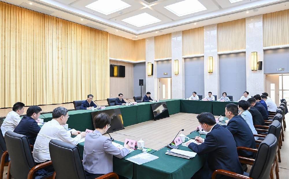 袁家军：突出因地制宜 做强特色优势 服务融入全市经济社会发展大局